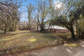 Building Photo - 8 Golf St