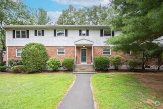 Building Photo - 486 Oak Ave