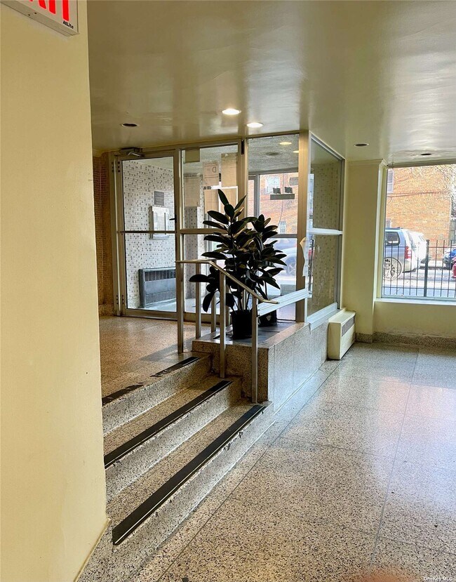Foto del edificio - 91-15 Lamont Ave
