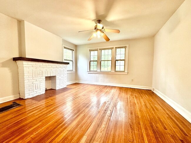 Building Photo - 133 W Blake Ave