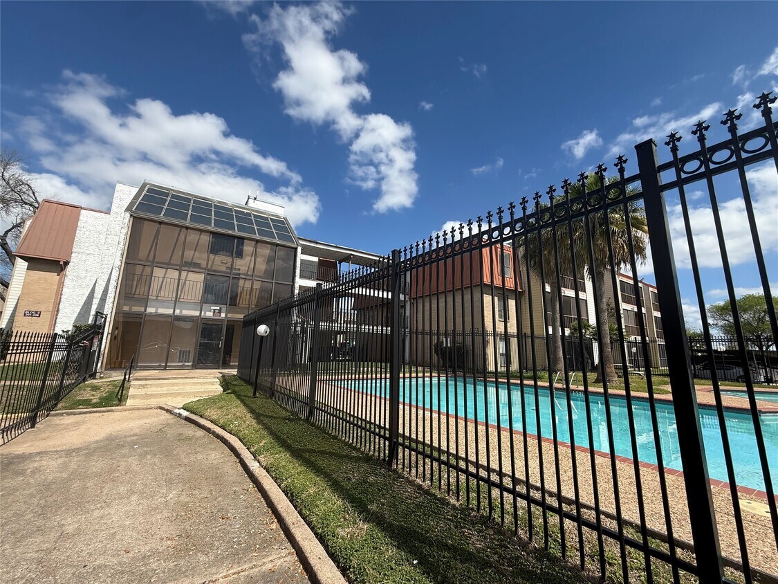 Foto del edificio - 10110 Forum W Dr