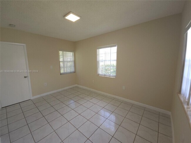 Foto del edificio - 1510 NE 109th St