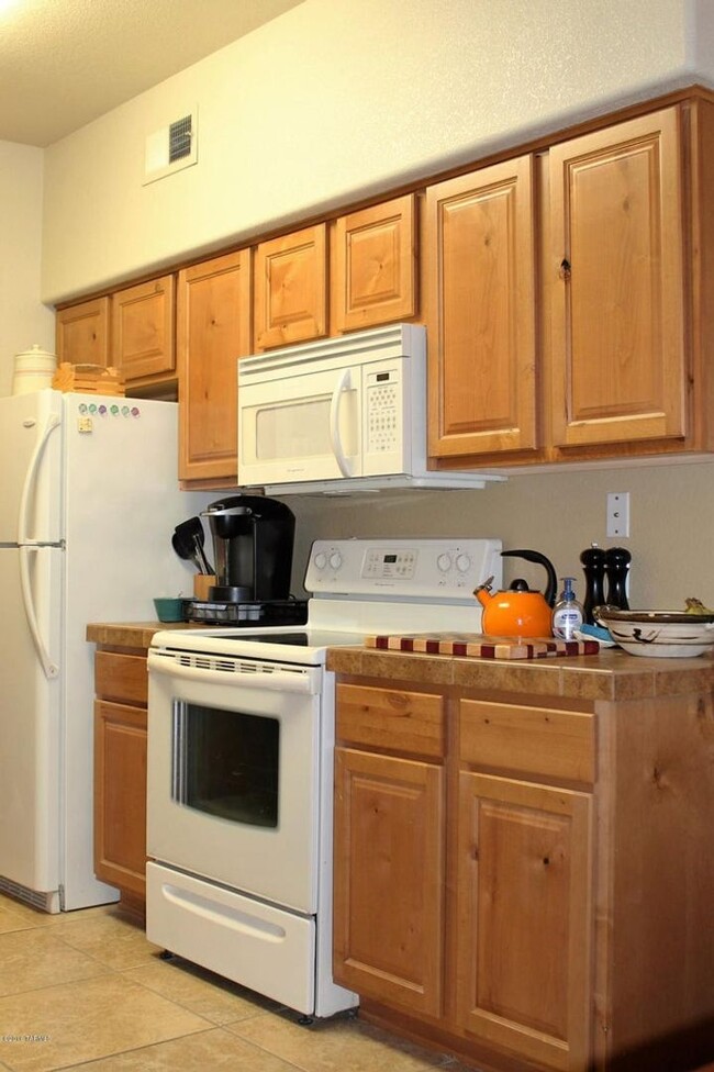 Building Photo - Nice Foothills Condo