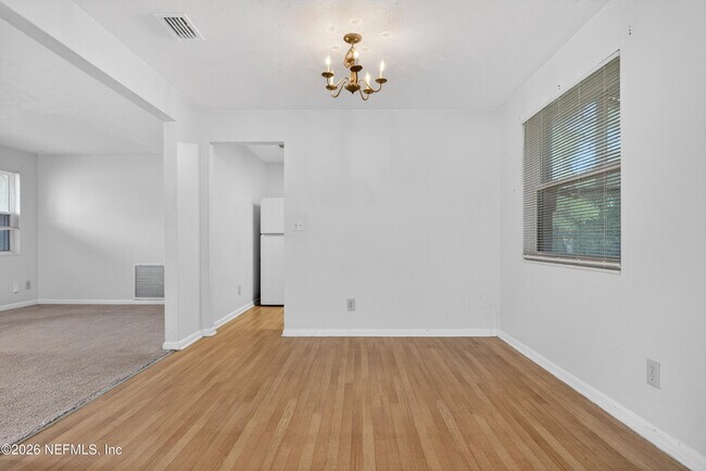 Foto del edificio - 7248 Stonehurst Rd N