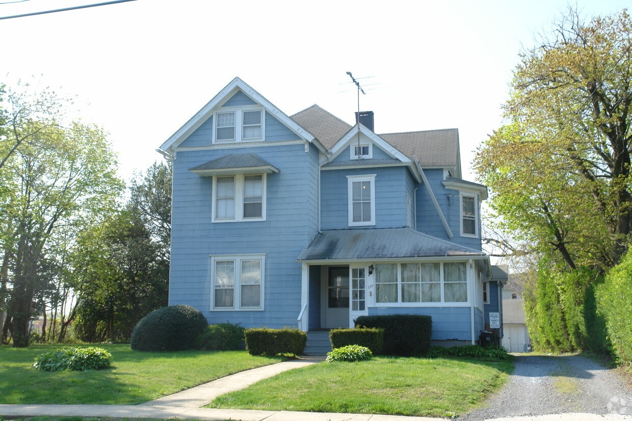 Primary Photo - 132 Franklin Ave