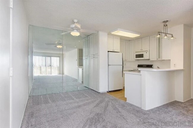 Foto del edificio - Large 1-bedroom condo at The Plaza Condos in Pacific Beach