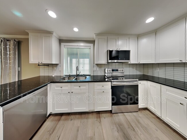 Building Photo - 9604 W Caelen Ave