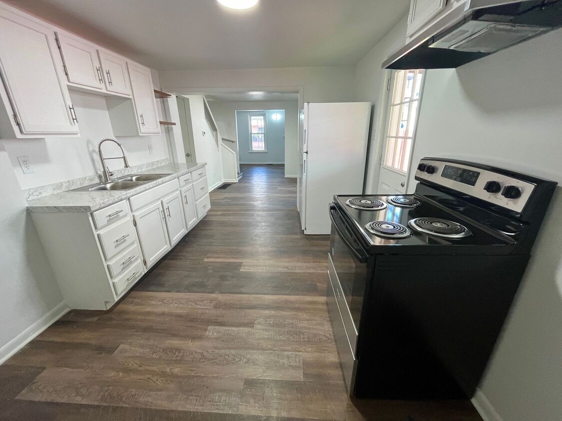 Primary Photo - Newly Renovated 3 Bedroom Home in Lebanon-...