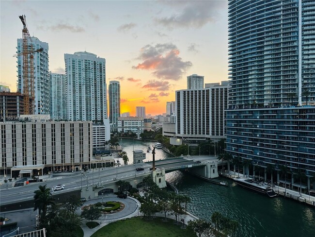 Foto del edificio - 465 Brickell Ave