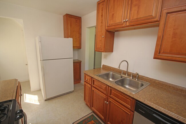 Foto del edificio - 9721 Greenwood Terrace