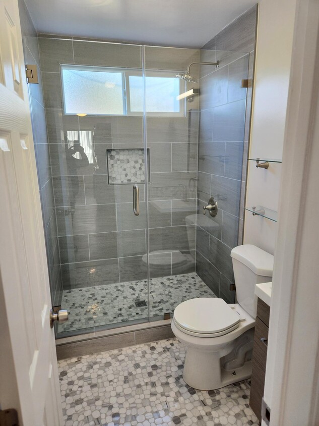 Bathroom Shower - 3636 Greenfield Ave