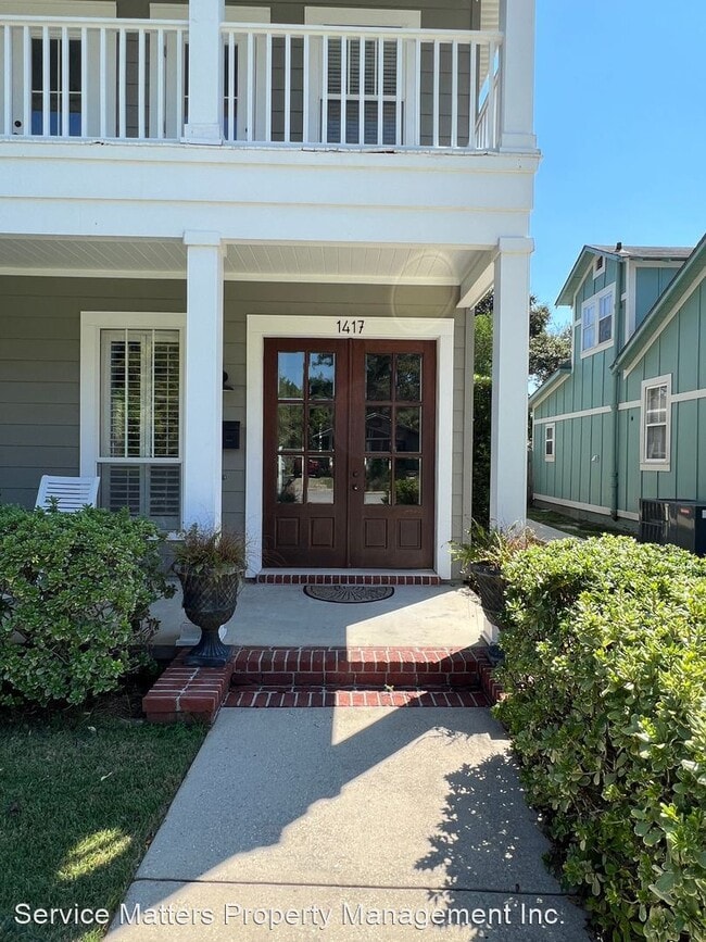 Building Photo - 5 br, 2.5 bath House - 1417 E Maxwell St.