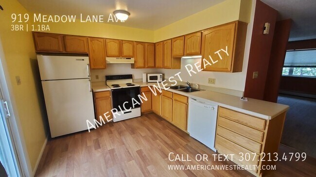 Building Photo - 919 Meadow Lane Ave