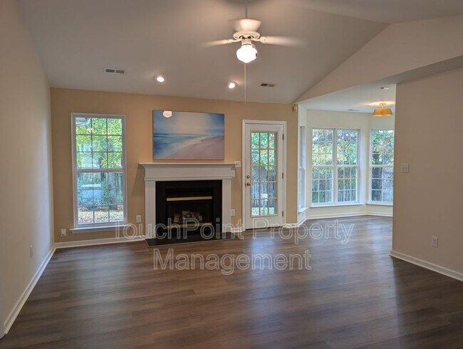 Foto del edificio - 3114 Pine Pointe St