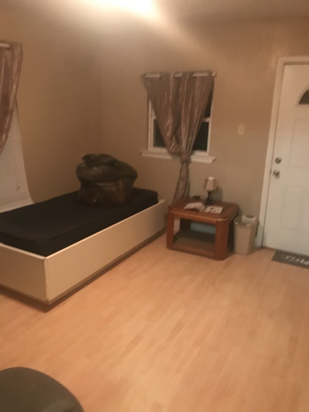 Foto principal - 2123 Allen St