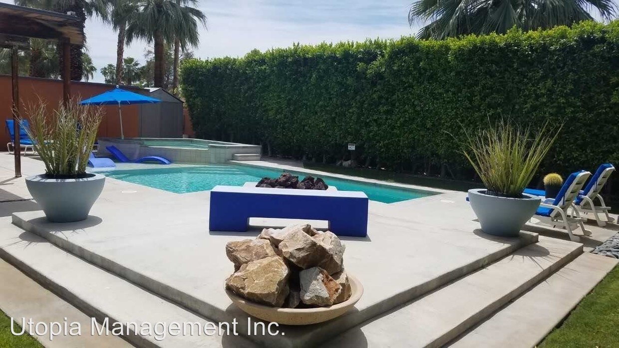 Foto principal - 3 br, 2 bath House - 981 N Rose Ave