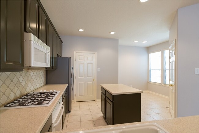 Foto del edificio - 7907 Glenn Cliff Dr