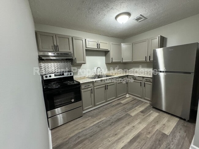 Building Photo - 209 Lakeshore Dr