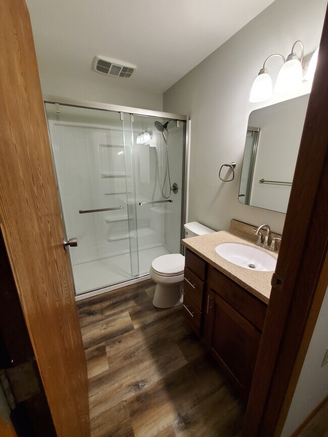 Bathroom - 630 Manila St