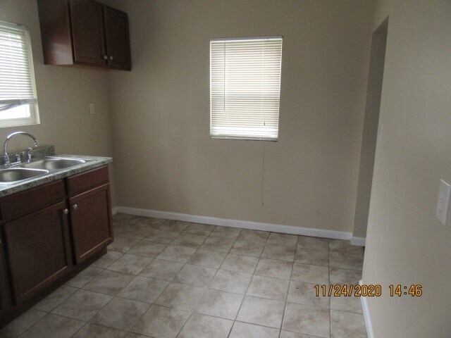 Foto del edificio - 28530 Glenwood St