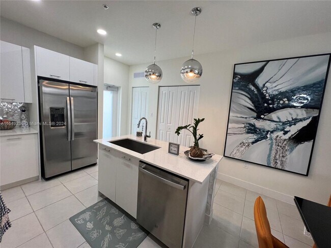 Building Photo - 8001 NW 41st Street 406, Doral, FL 33168