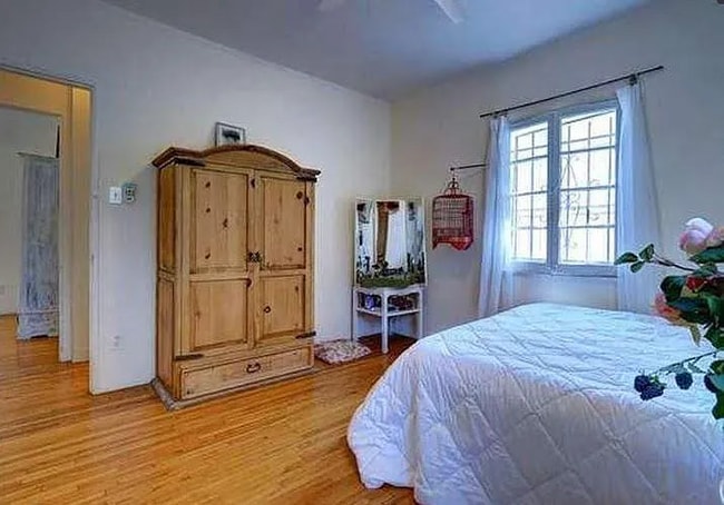 Foto del edificio - 7714 Waring Ave