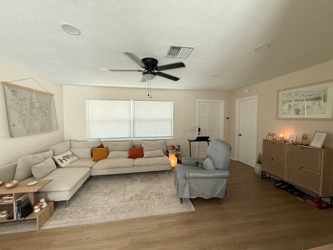 Foto del edificio - 13583 Imperial Groves Dr E
