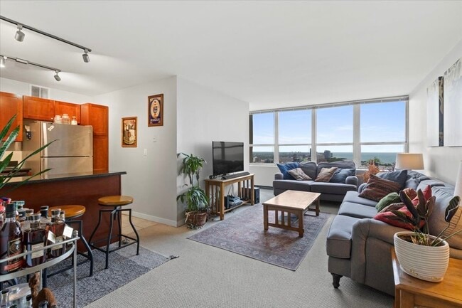 Foto del edificio - 655 W Irving Park Rd