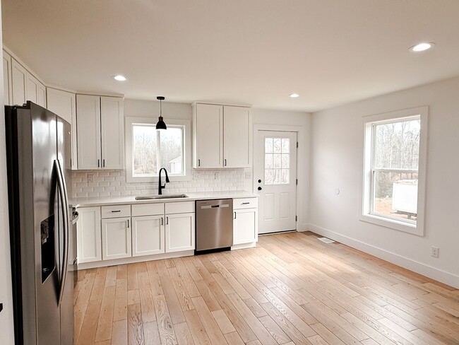 Building Photo - 303 R C Thompson Rd