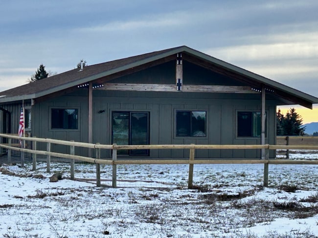 Building Photo - 240 Cayuse Ln