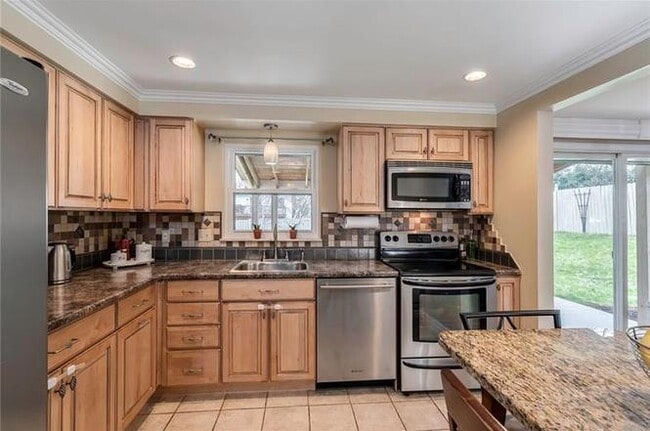 Building Photo - 151 Pilgrim Dr