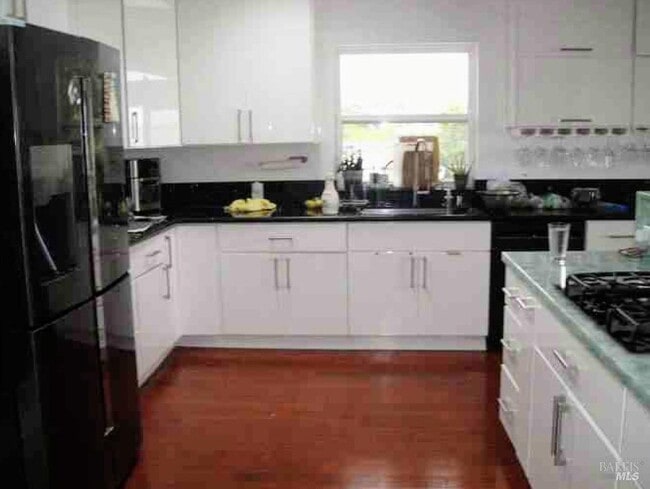 Building Photo - 5148 Paradise Dr