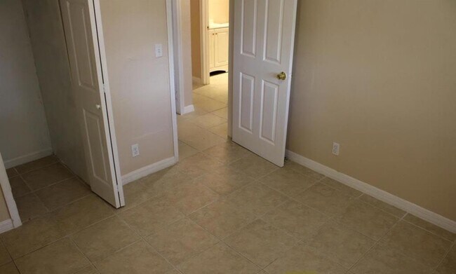 Foto del edificio - 2481 NW 1st St