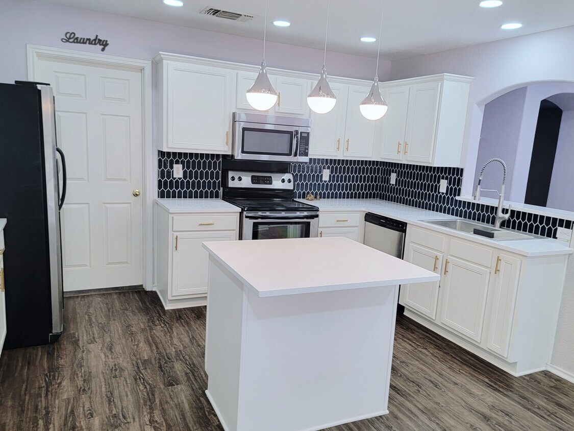 Foto principal - 7818 Mainland Woods