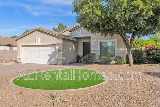 Building Photo - 2190 E Augusta Ave