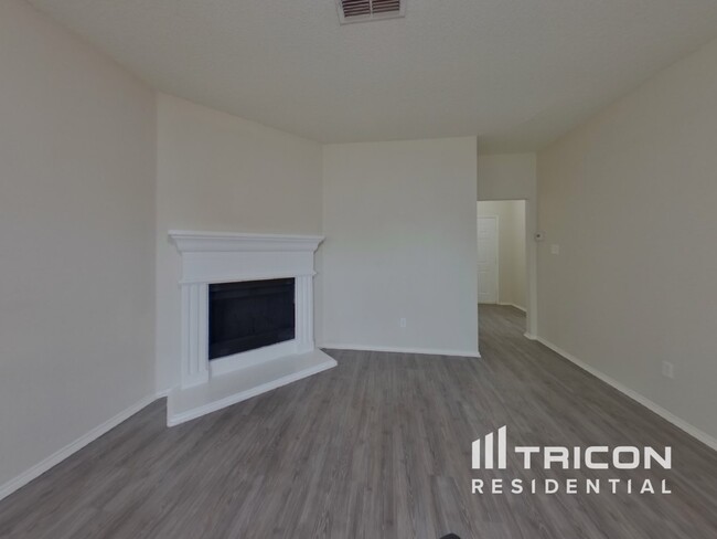 Foto del edificio - 6300 Downeast Dr