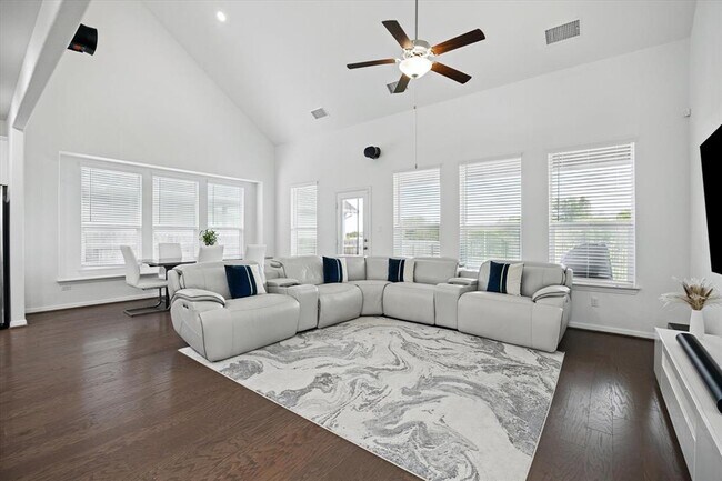 Foto del edificio - 209 Crimson Rose Ct