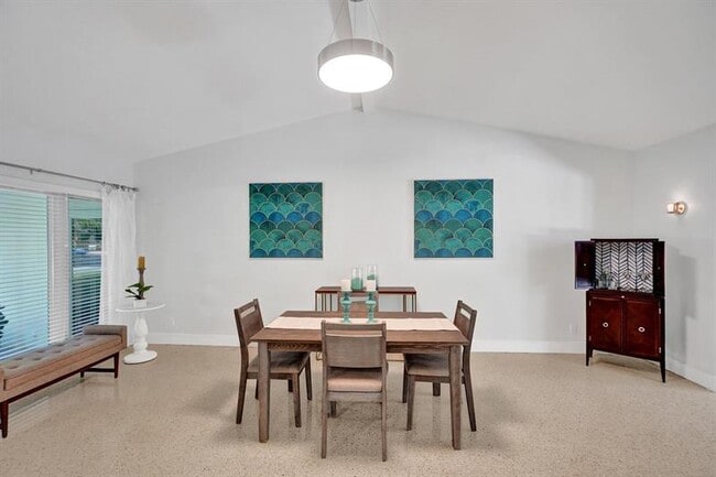 Building Photo - 2616 NE 27th Way