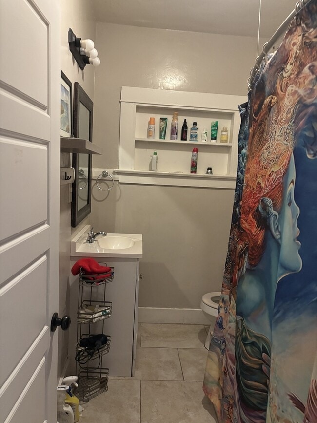 Foto del edificio - Modesto 2 Bedroom 2 Bath Bungalow