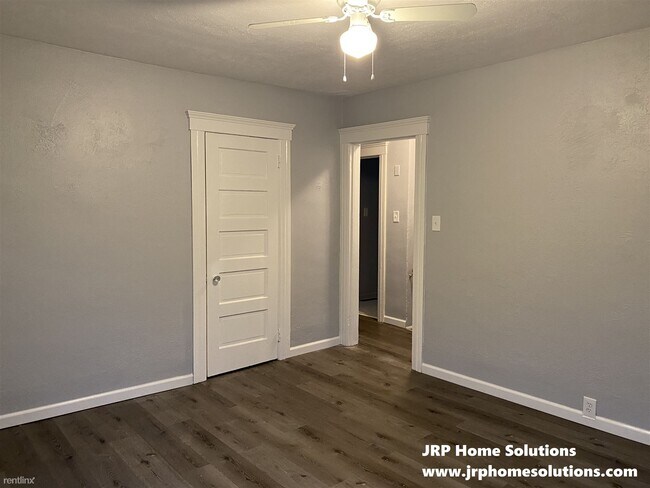 Foto del edificio - 2 br, 1 bath Duplex - 1106 W Michigan Ave ...