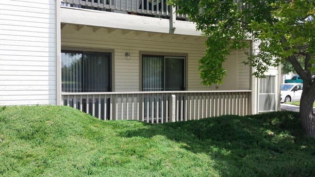Building Photo - 9666 Brentwood Way