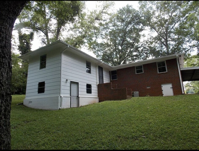 Building Photo - 198 S Rocksprings St