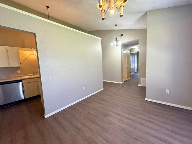 Foto del edificio - 39th Place Duplex