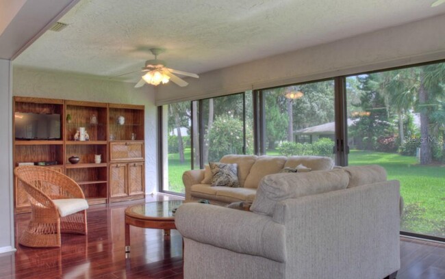 Foto del edificio - 7093 Fairway Bend Ln