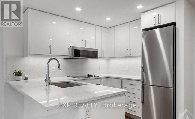 Building Photo - 180 George St