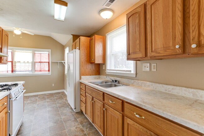 Building Photo - 1103 Fentress Rd
