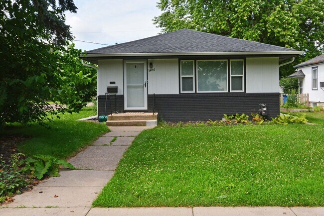 Foto del edificio - Clean & Updated One-Level Living in Robbin...
