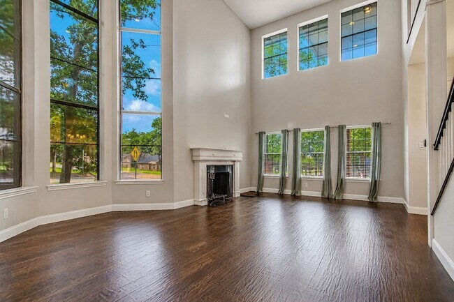 Foto del edificio - 102 Pebble Beach Dr