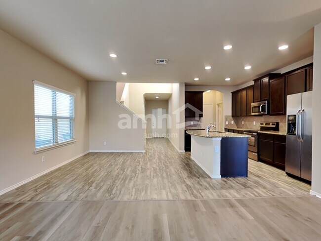 Foto del edificio - 10450 Rosewood Creek