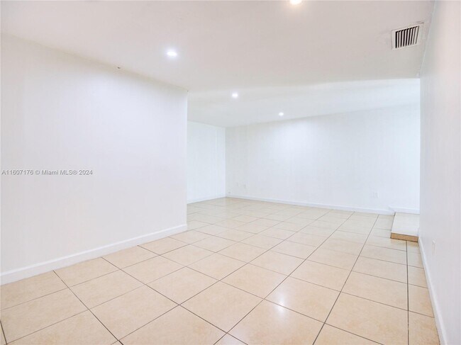 Building Photo - 3305 SW 114th Ct